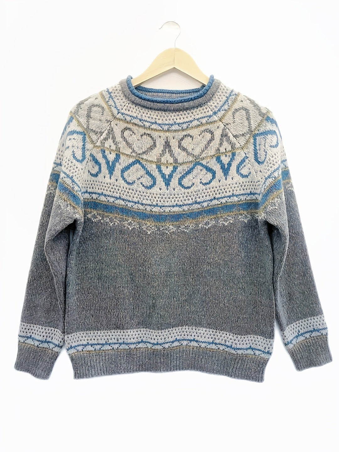 Cashmere Elegance: Cozy Nordic Sweater for Winter